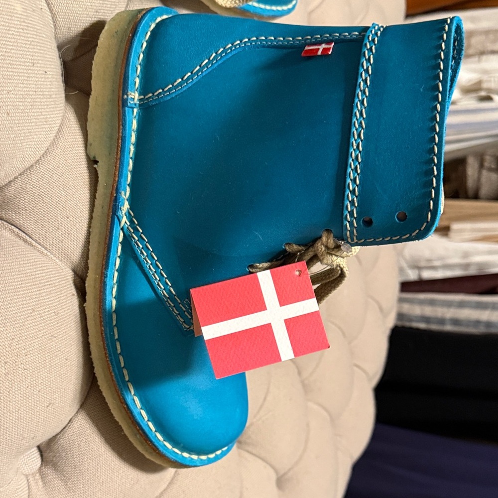 Duckfeet Leather Lace-Up Boots - Picture 3 of 5